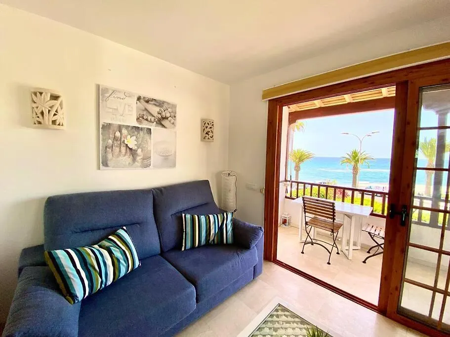 אדחה Beautiful Beach-Front Retreat In El Beril